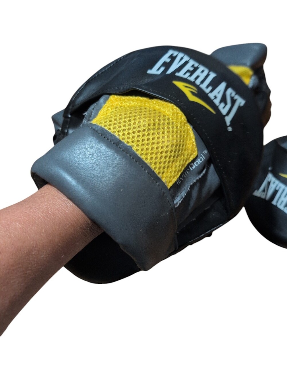 Everlast Boxing Focus Mitts Punch Pads Black Gray Yellow Pair MMA Training Coach